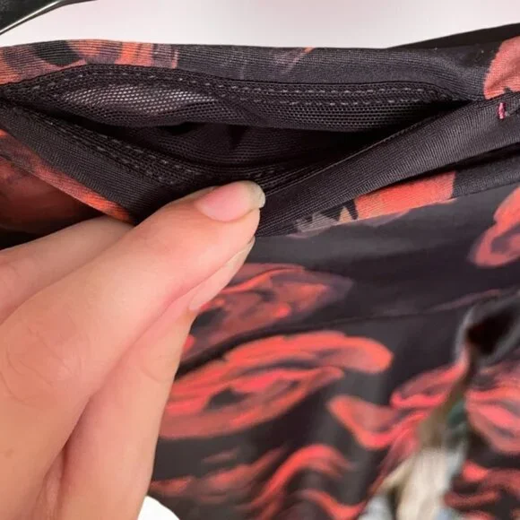 NWOT Victoria's Secret Women's Sporty Floral Leggings - Picture 4 of 5